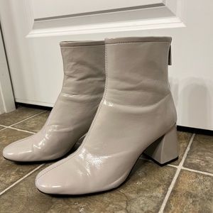 Light grey heel boots